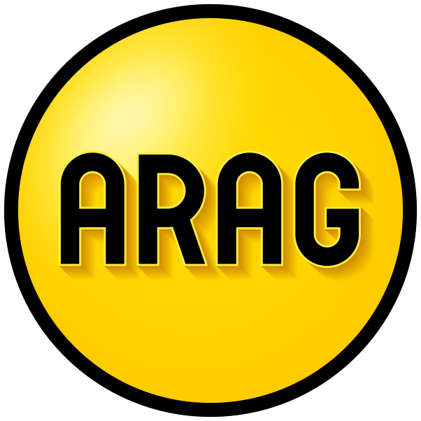 Ein leuchtend gelber, schwarz umrandeter Kreis mit dem Wort ARAG in fetten schwarzen Großbuchstaben in der Mitte, der häufig auf Impressumsblättern zur rechtlichen Kennzeichnung zu sehen ist.