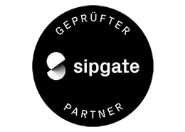 Schwarze runde Plakette mit dem Wort sipgate und dem Logo in der Mitte. Die deutschen Worte GEPRÜFTER PARTNER sind um den oberen und unteren Rand geschrieben.