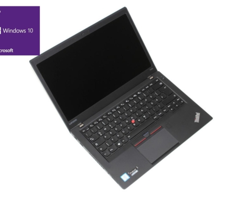 Ein schwarzer Lenovo ThinkPad-Laptop mit einem Windows 10 Pro-Aufkleber ist vor einem weißen Hintergrund geöffnet. Perfekt für diejenigen, die hochwertige gebrauchte Notebooks suchen, zeigt die Szene auch eine lila Box mit Windows 10 Pro und Microsoft-Logos.