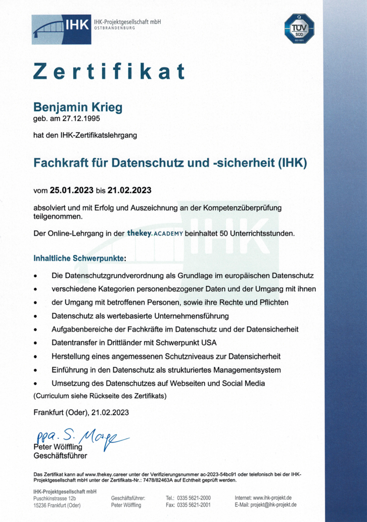 Zertifikat der IHK-Projektgesellschaft mbH Ostbrandenburg für Benjamin Krieg mit dem Titel ‚Fachkraft für Datenschutz und -sicherheit (IHK)‘, ausgestellt für die erfolgreiche Teilnahme am IHK-Zertifikatslehrgang vom 25.01.2023 bis 21.02.2023, mit Auflistung der Lerninhalte und Unterschrift; rechts oben ist ein TÜV-SÜD-Logo zu sehen.