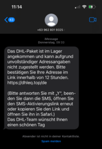 Ein Screenshot einer deutschen Textnachricht auf einem iPhone, die scheinbar von DHL stammt, fordert den Empfänger auf, seine Adresse über eine verdächtige URL zu bestätigen - ein Beispiel für Onlinebetrug, der besonders Kleinunternehmen treffen kann.